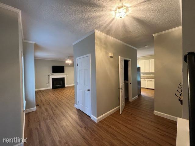 4409 Laurel Run Dr - Photo 2 of 32