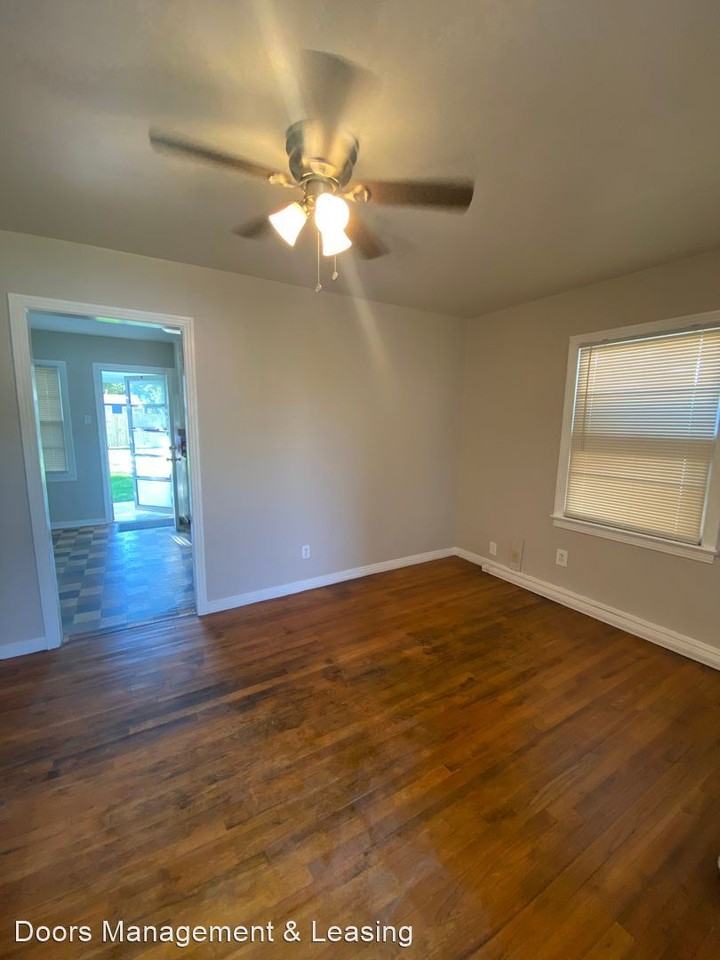 4603 45th St - Photo 3 of 8
