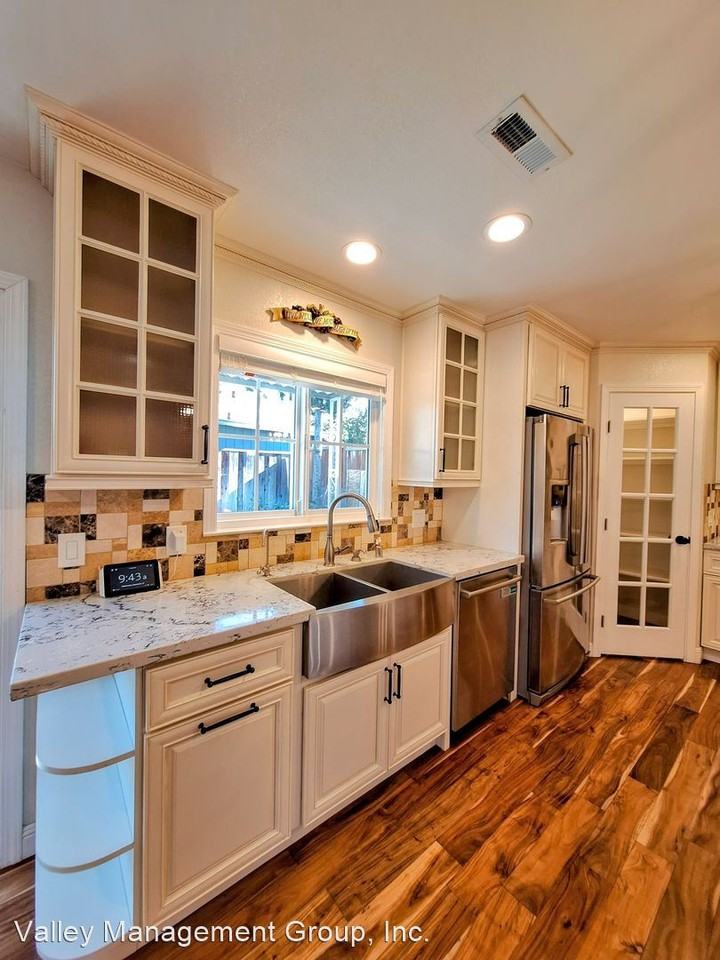 76 Southsea Ct - Photo 2 of 48