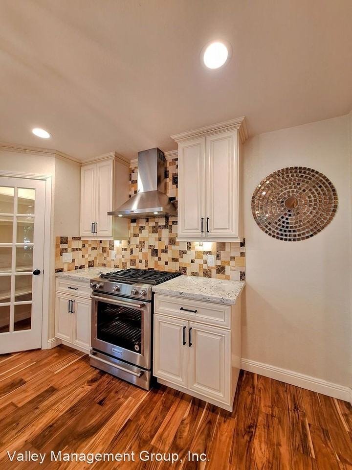 76 Southsea Ct - Photo 3 of 48