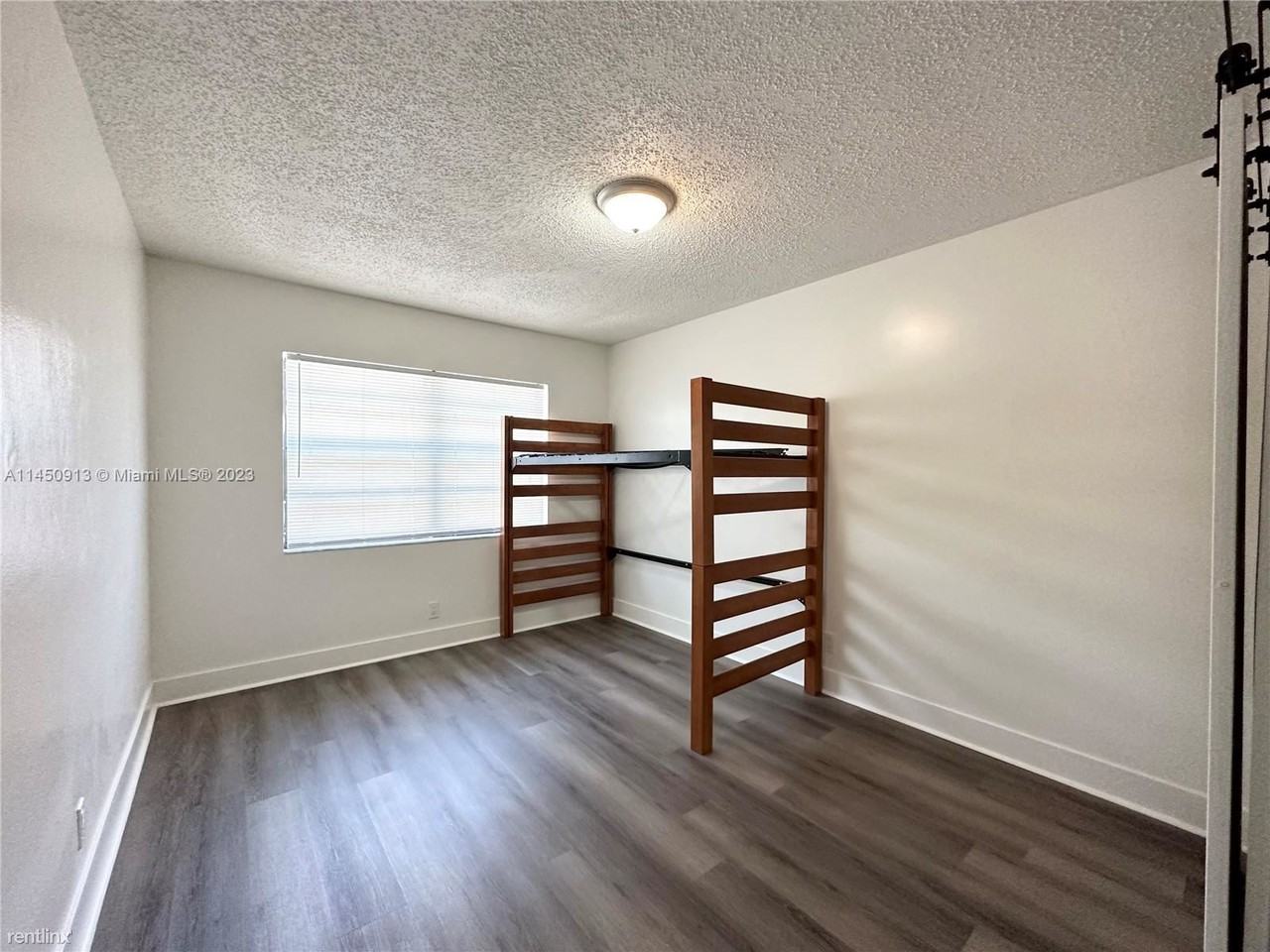 832 Ne 10th Ave Frnt - Photo 2 of 13