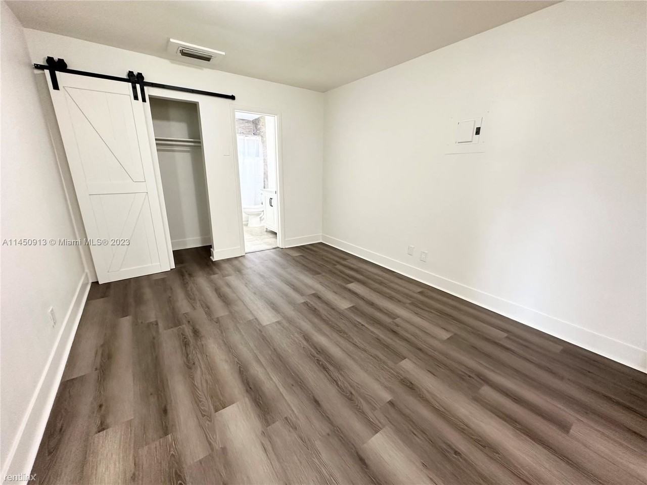 832 Ne 10th Ave Frnt - Photo 3 of 13