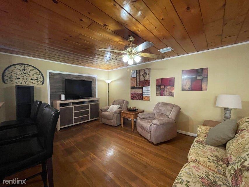 345 Citrus Dr - Photo 2 of 14