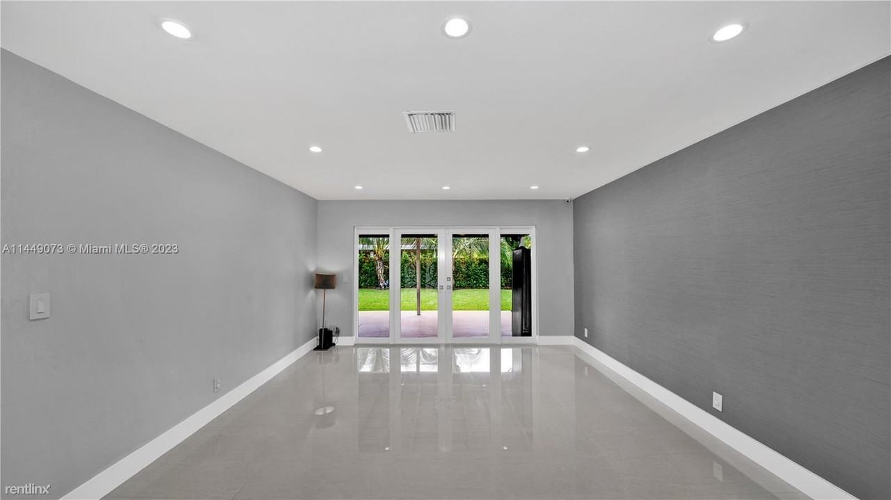 10451 Sw 116th St - Photo 2 of 17