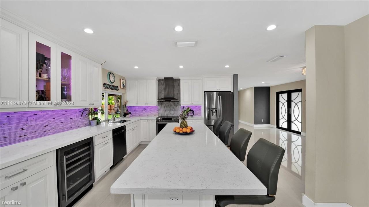 10451 Sw 116th St - Photo 3 of 17