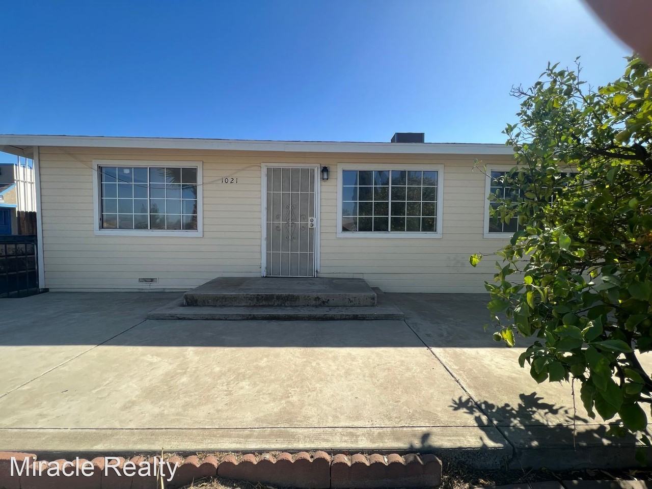 1021 N D St - Photo 2 of 13