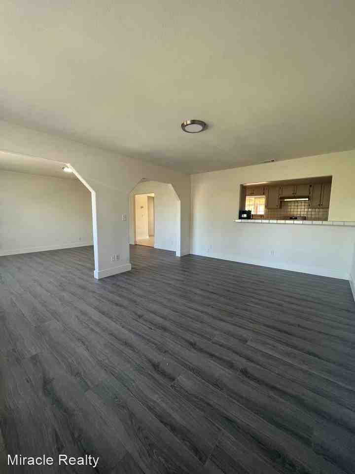 1021 N D St - Photo 3 of 13
