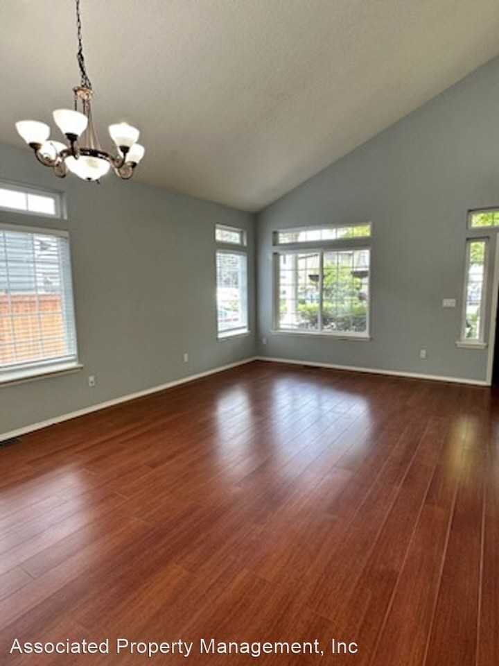 158 Ne Chancellor Ct - Photo 3 of 10