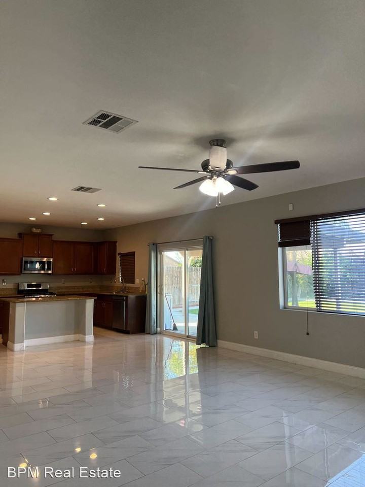 10614 Pointe Royal Dr - Photo 3 of 19