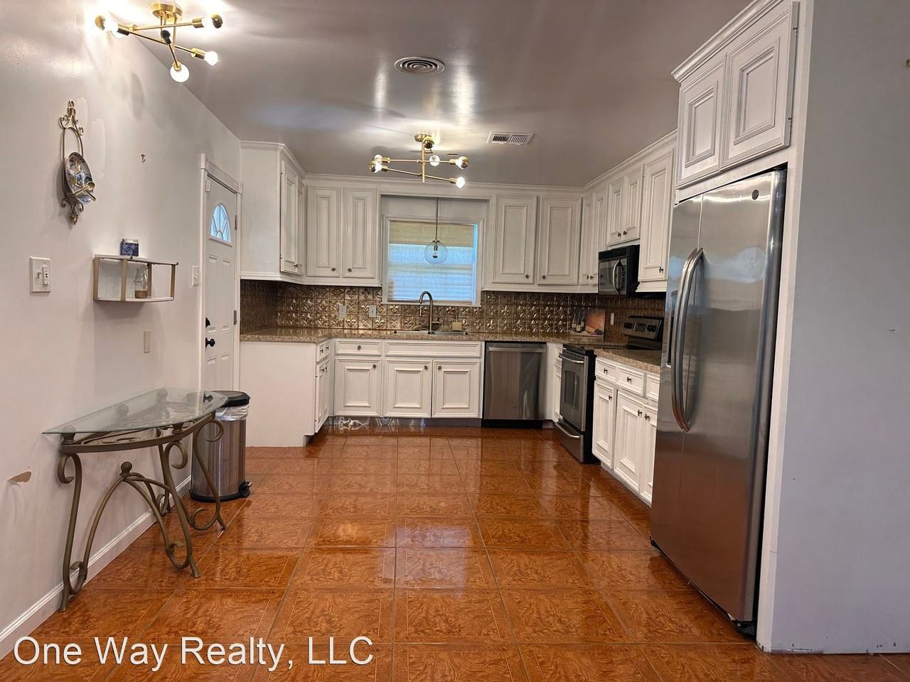 2025 20th St - Photo 2 of 30