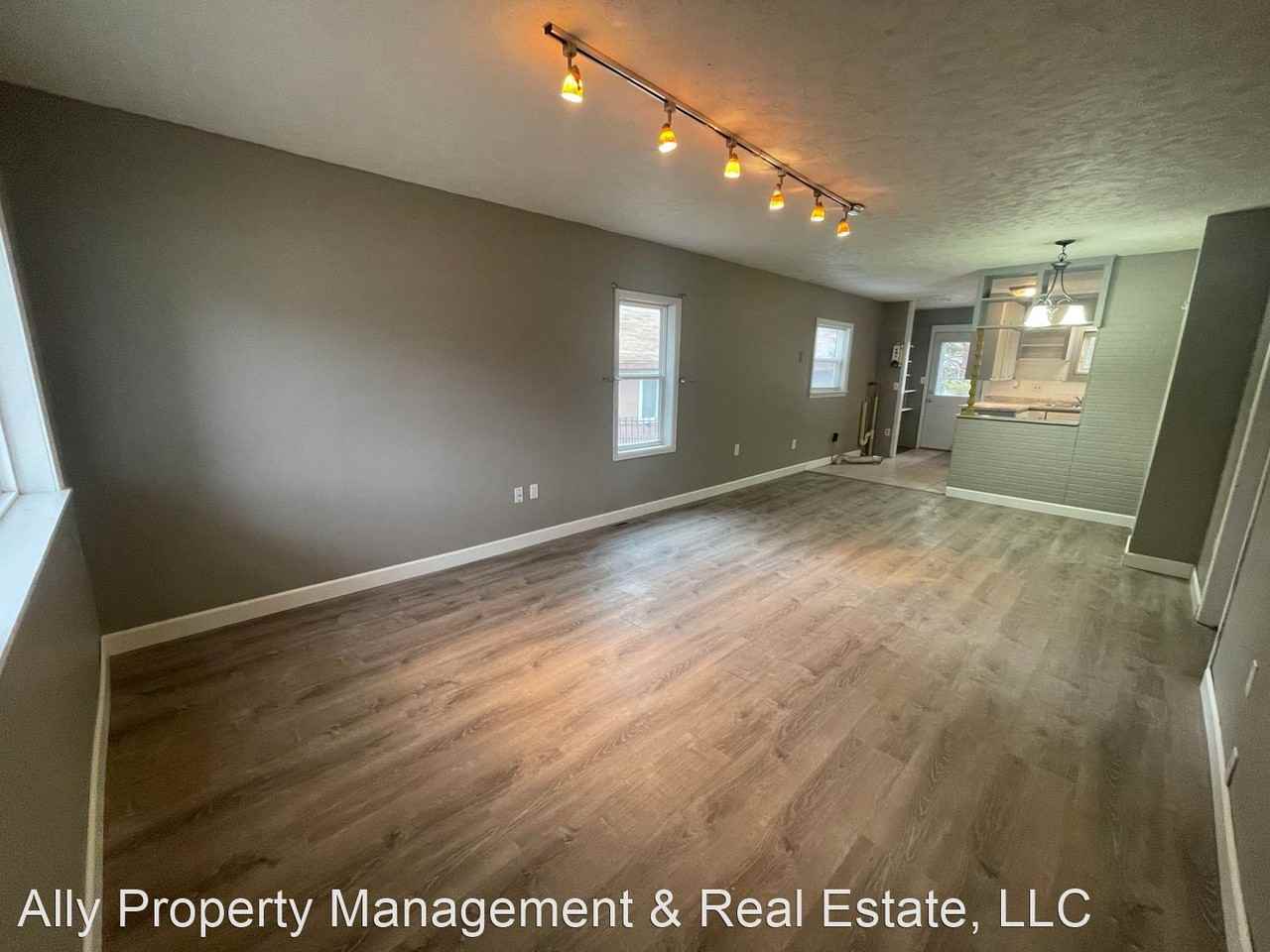 1235 Q St - Photo 2 of 10