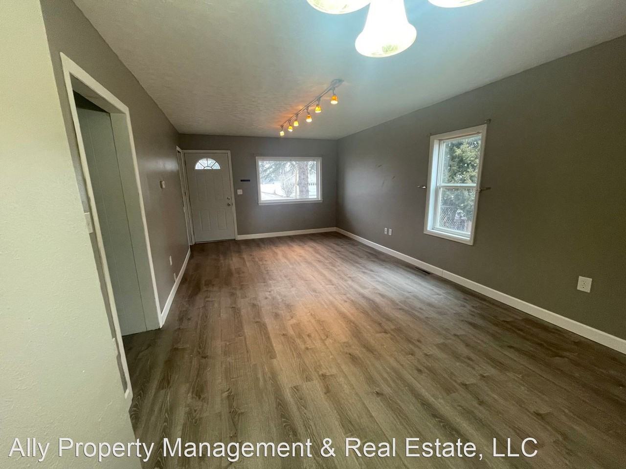 1235 Q St - Photo 3 of 10