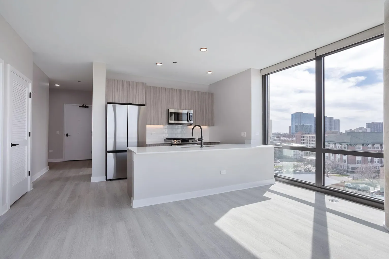 4621 N Broadway St #828 - Photo 6 of 32