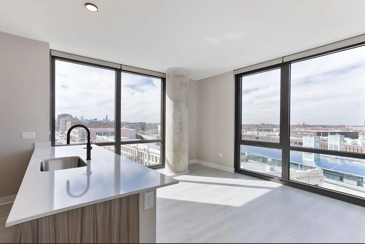 4621 N Broadway St #828 - Photo 3 of 32