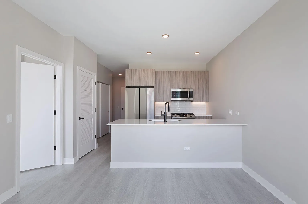 4621 N Broadway St #828 - Photo 5 of 32