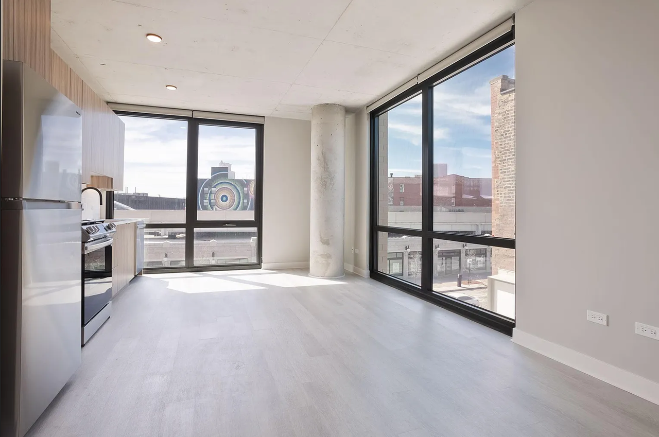 4621 N Broadway St #828 - Photo 2 of 32
