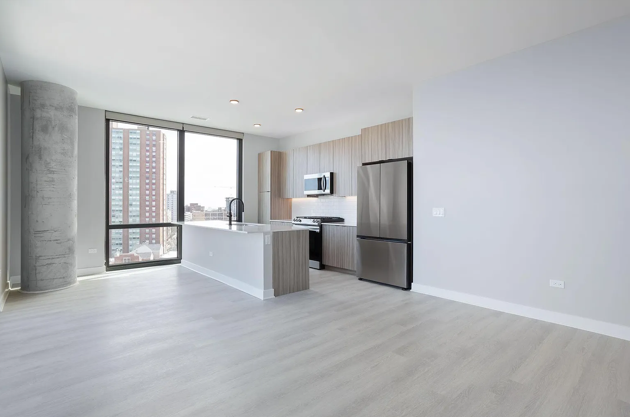 4621 N Broadway St #828 - Photo 4 of 32