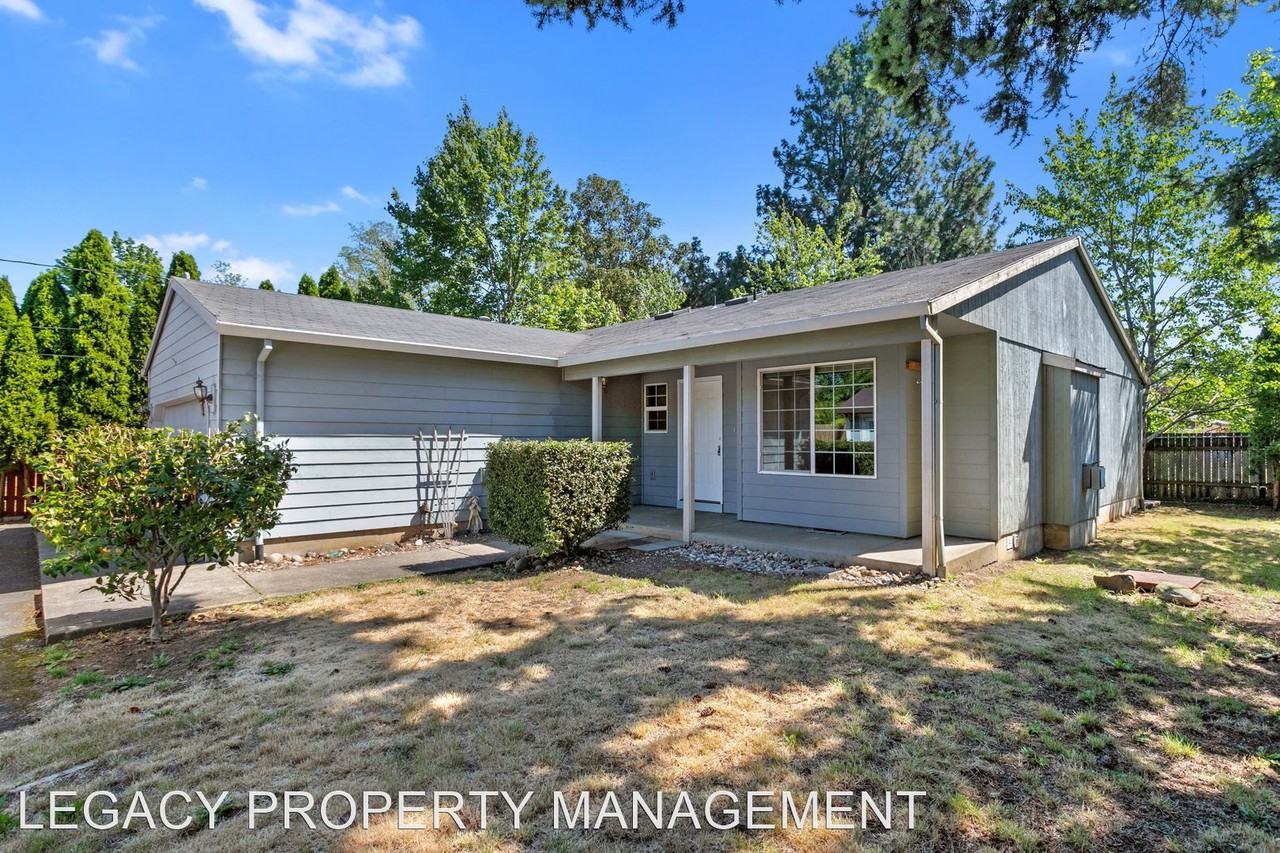 8048 Se 62nd Ave - Photo 2 of 28