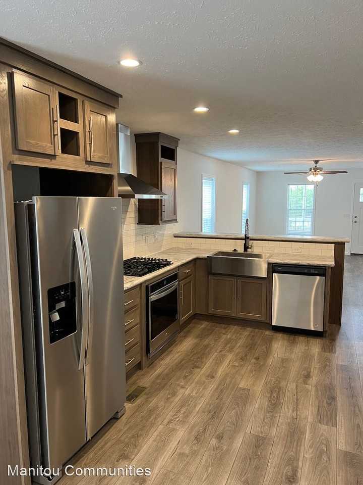 1283 E Ellis Rd - Photo 2 of 13