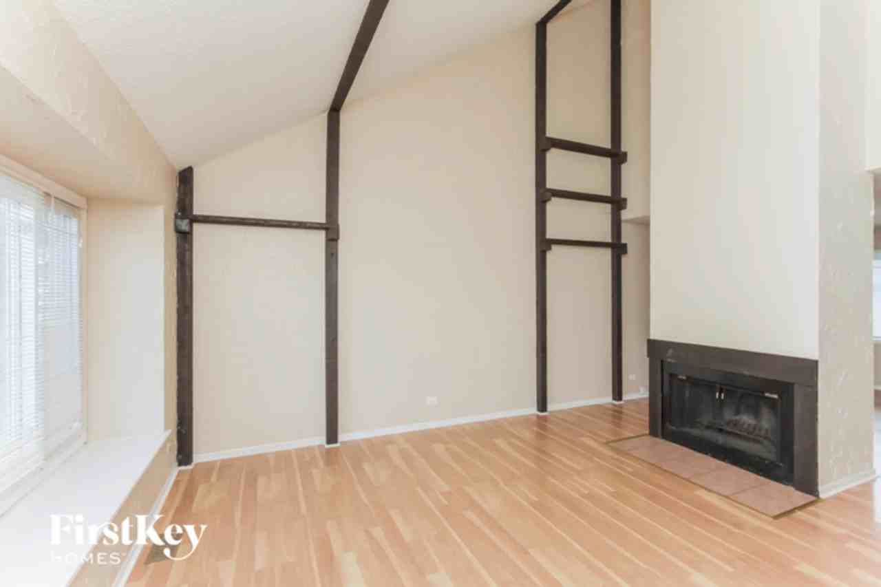 22444 Adams Dr - Photo 3 of 15