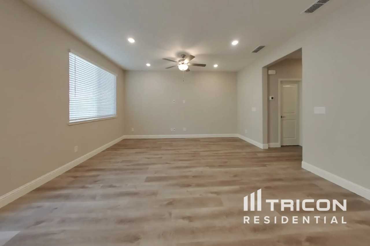 2610 Littleton Ln - Photo 2 of 21