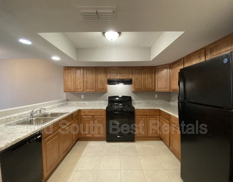 3102 Wesley Ct - Photo 3 of 8