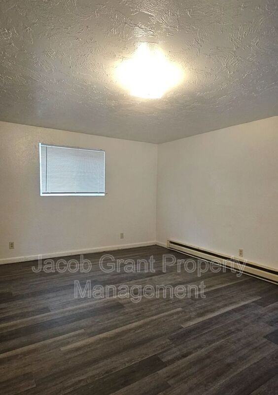 1340 Paul St #4 - Photo 3 of 8