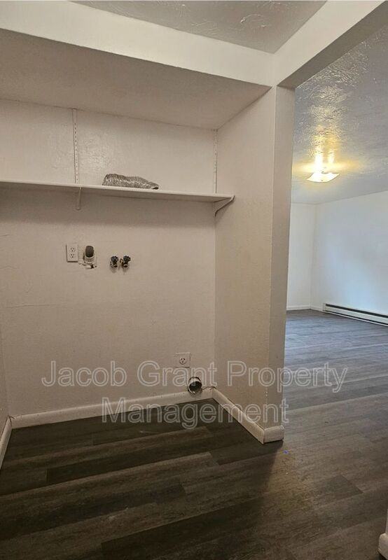 1340 Paul St #4 - Photo 5 of 8