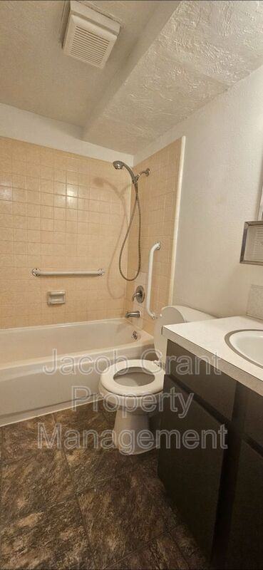 1340 Paul St #4 - Photo 6 of 8