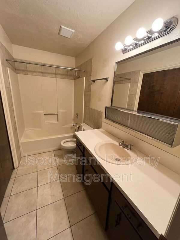 735 Whittier St #735 - Photo 7 of 12