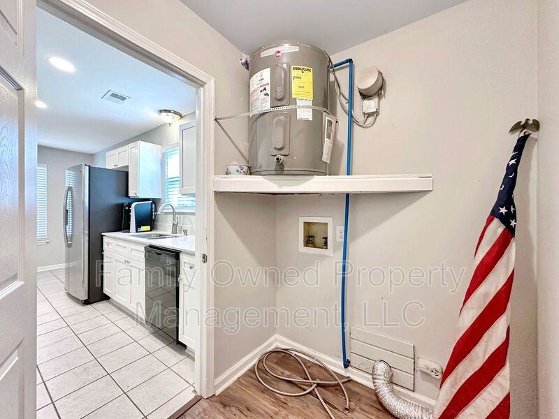 203 Pebble Creek Rd - Photo 4 of 27