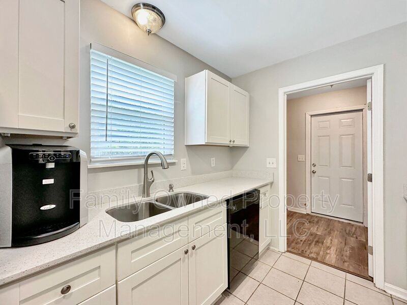 203 Pebble Creek Rd - Photo 6 of 27