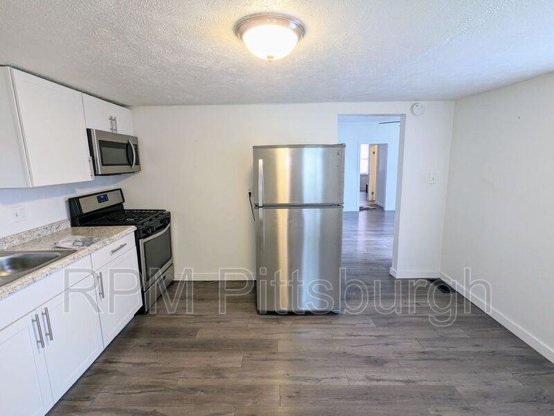 2123 Elsie St - Photo 2 of 13