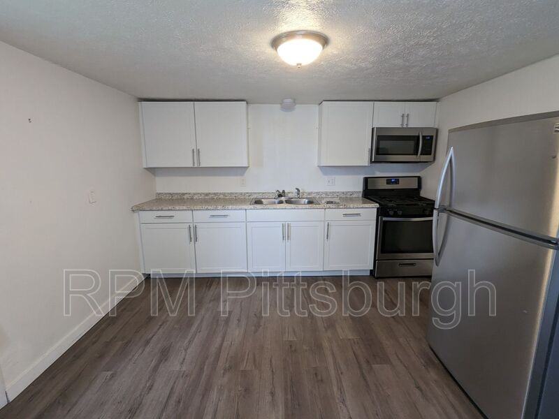 2123 Elsie St - Photo 3 of 13