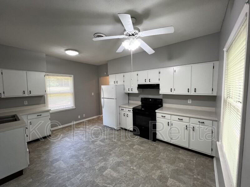 302 West St #A - Photo 2 of 28