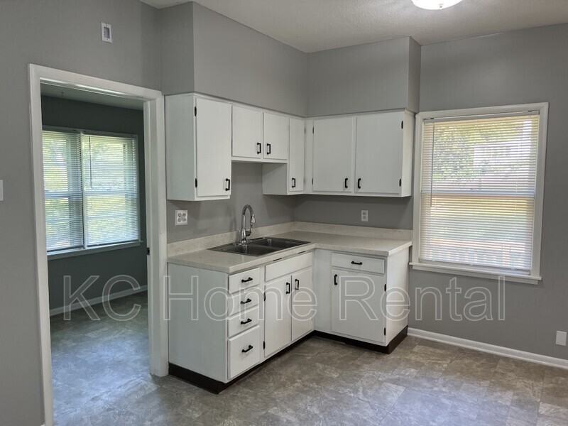 302 West St #A - Photo 3 of 28