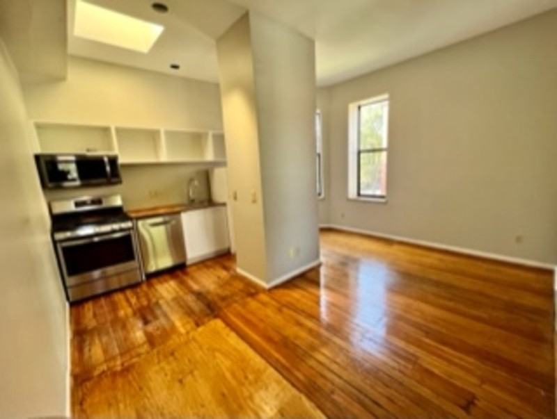 3355 Nebraska Ave - Photo 2 of 10