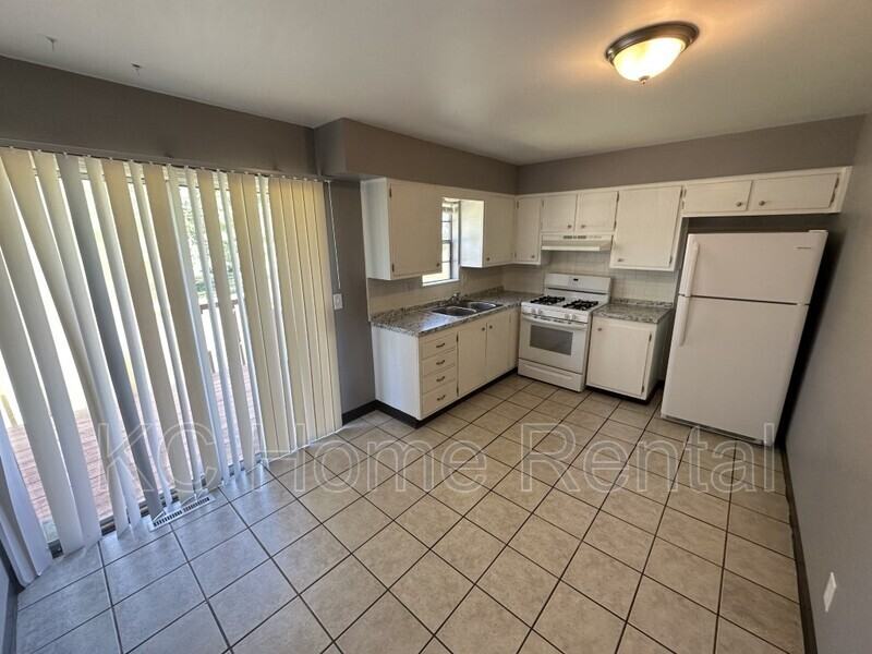 7252 Montana Ave - Photo 2 of 22