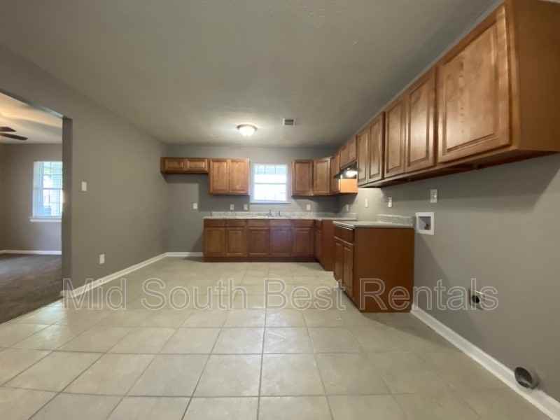 121 E Mckellar Ave - Photo 3 of 8