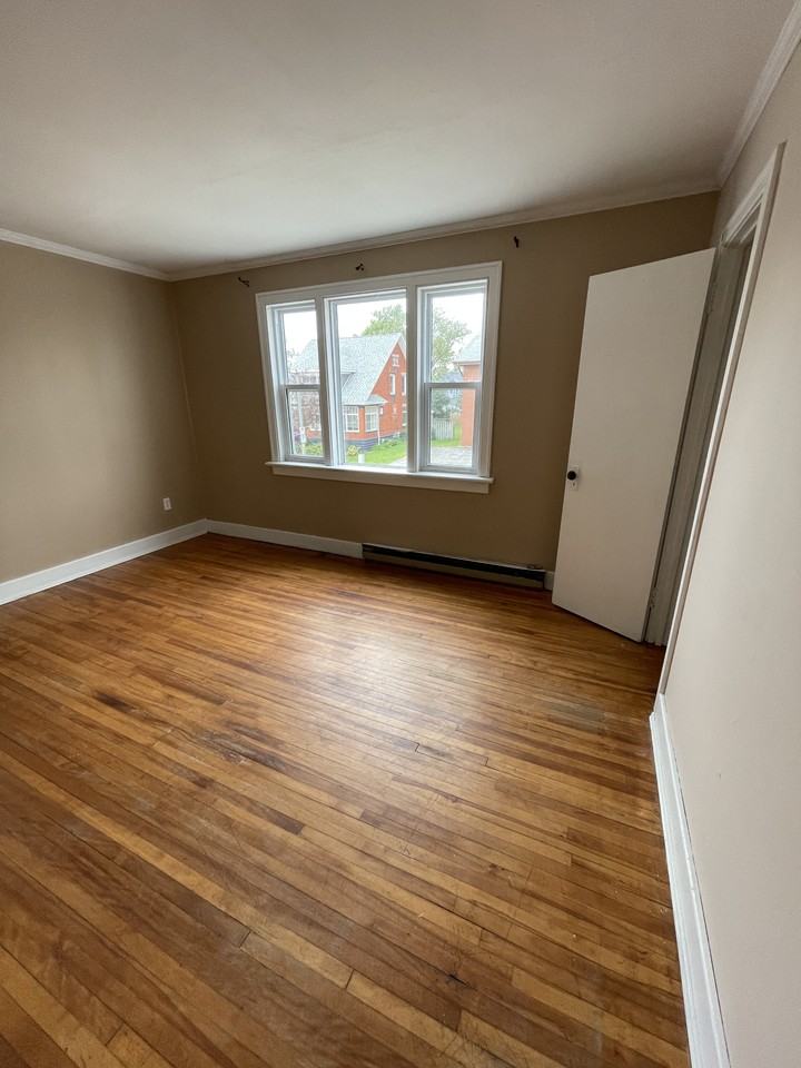 38-42 Talbot Rd E - Photo 2 of 34