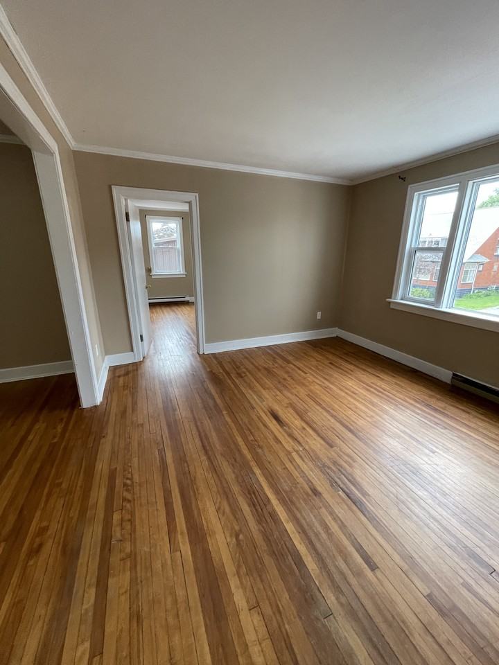 38-42 Talbot Rd E - Photo 3 of 34