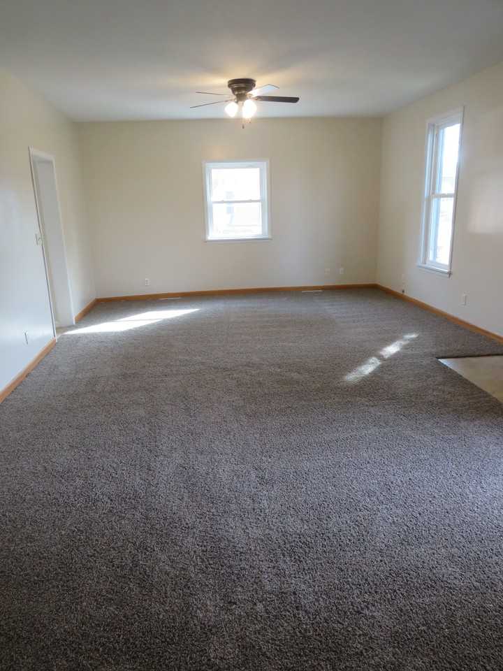 408 S State St - Photo 3 of 9