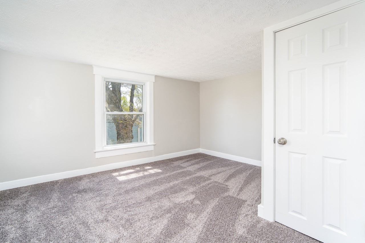 7 Oak St - Photo 2 of 9