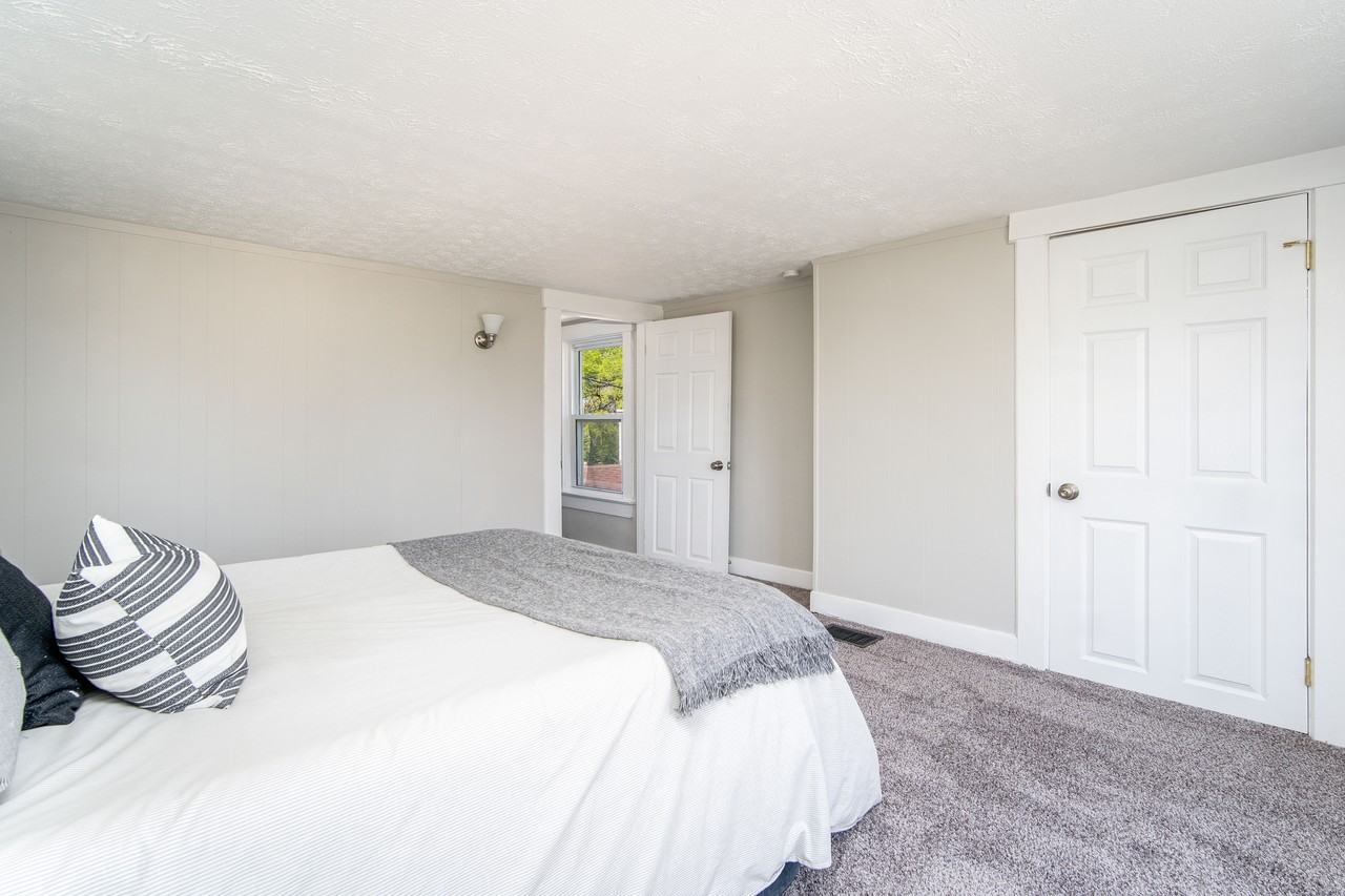 7 Oak St - Photo 3 of 9