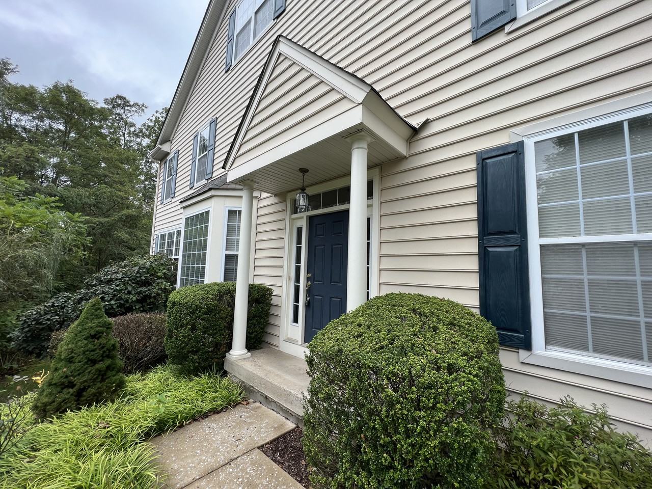 108 Ladbroke Ln - Photo 2 of 32
