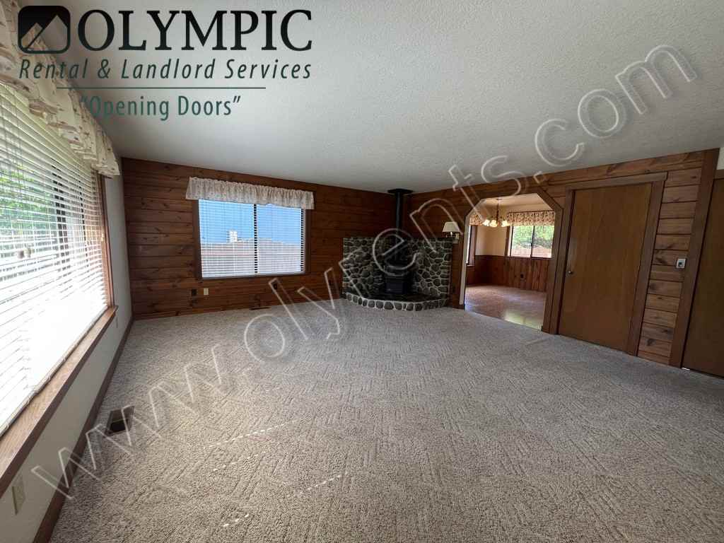 2220 27th Court Northeast - Photo 2 of 14