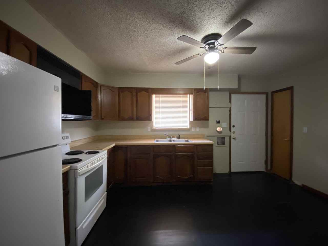 704 Cantrell Ave #B - Photo 2 of 5