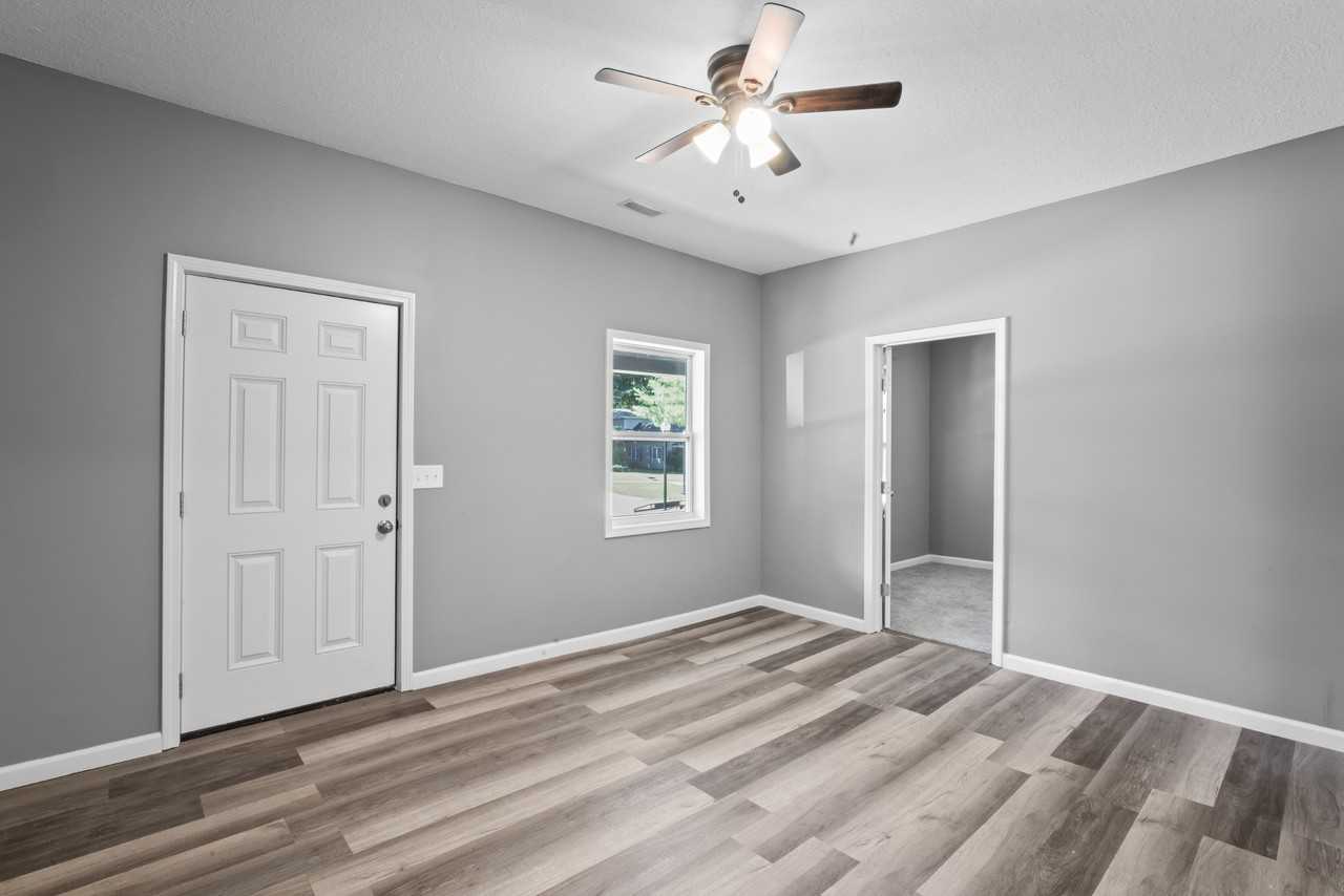 716 Main St - Photo 3 of 26