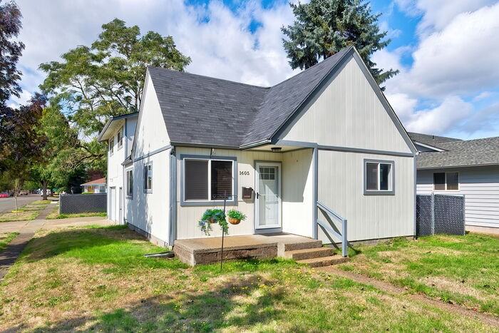 1605 8th Ave - Photo 3 of 34