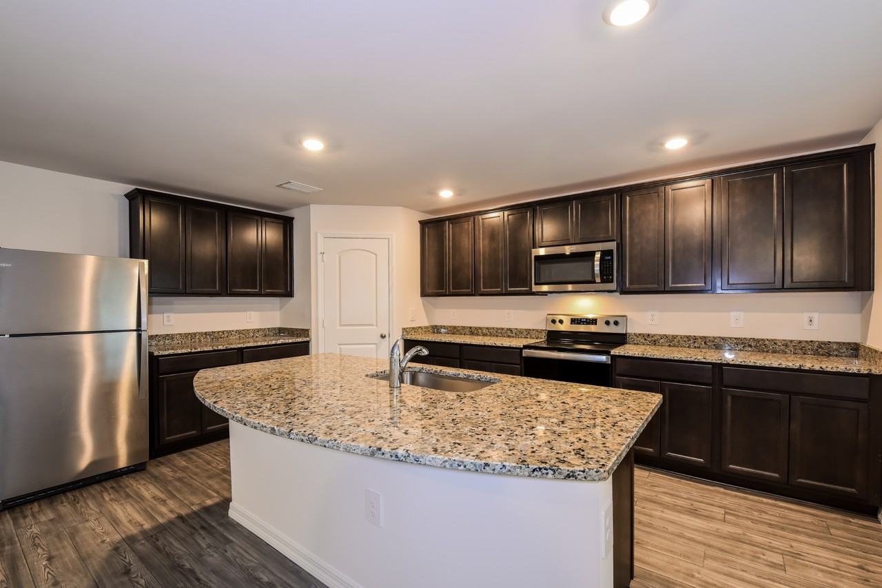 880 Youngreen Dr - Photo 5 of 19